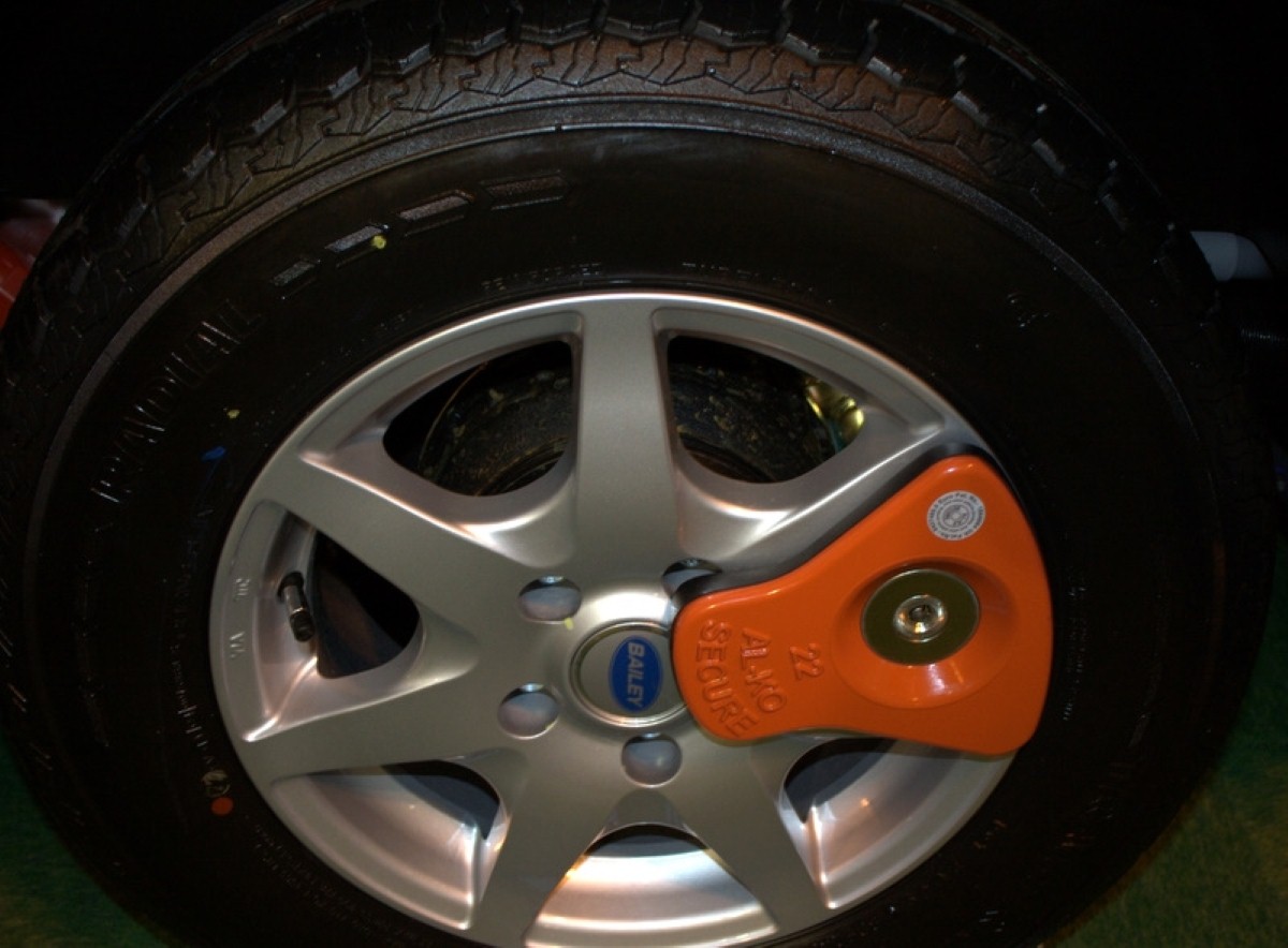 security devices like wheel locks are recommended for caravanners to prevent theft